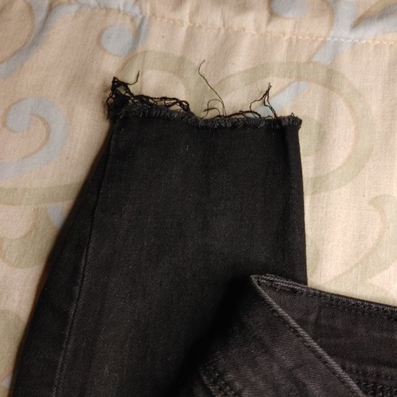 2/$40 YMI Wanna Betta Butt Jeans - Picture 5 of 8